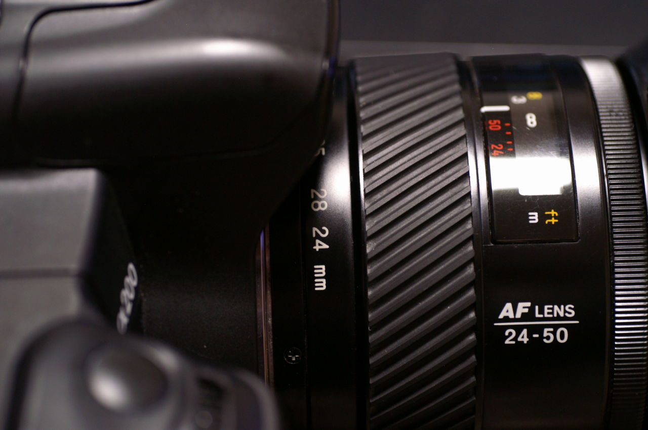 MINOLTA AF ZOOM 24-50mm F4 「小三元」と呼ばれるF4通しのレンズ