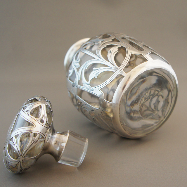 シルバーオーバレイ「銀装飾 香水瓶」《アンティックかとう》