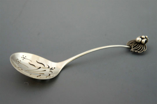 ジョージ・ジェンセン「穴あきスプーン」《アンティックかとう》