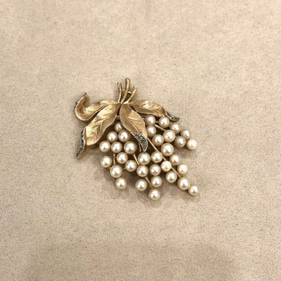 トリファリ「フラワー パール ブローチ」《アンティックかとう》