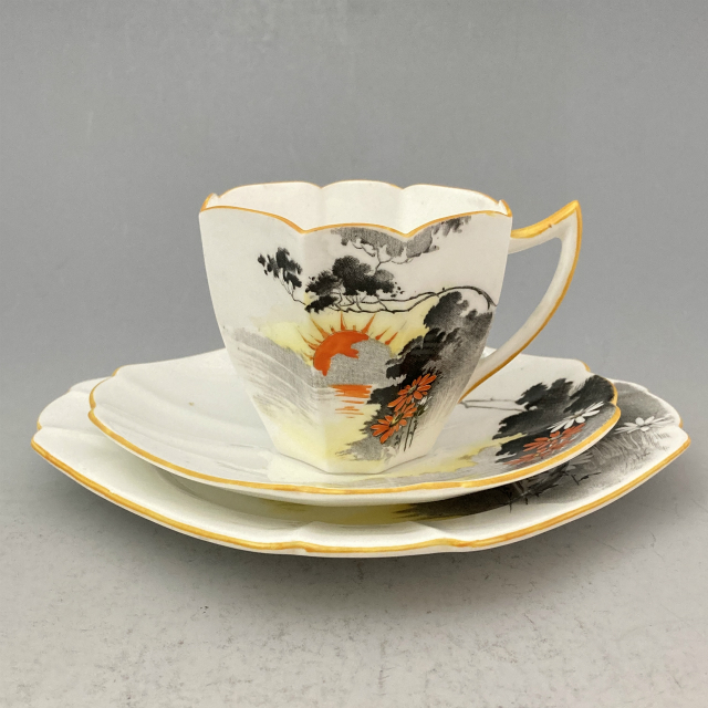 シェリー「クイーンアン ティートリオ – Sunset and Flowers