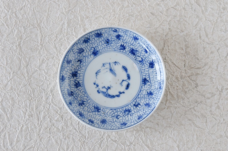 古伊万里 染付 微塵唐草 成化年製文 小皿 - 生活骨董と古布の