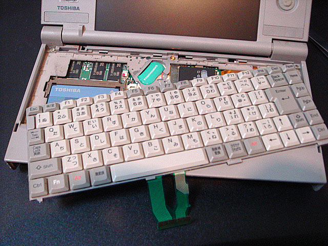 Libretto 20 (TOSHIBA) 1996年 178,000円 | 古いハードに囲まれて