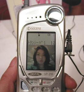 ASCII.jp：京セラ、CMOS画像センサーと反射型カラー液晶を搭載し