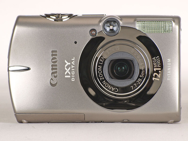 ASCII.jp：【レビュー】輝きチタンボディーのキヤノン「IXY DIGITAL