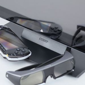 ASCII.jp：PS3／PSP向け3Dディスプレー「CECH-ZED1J」を試してみた (1/4)