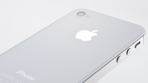 ASCII.jp：新時代突入！ 未来が内部に満ちる「iPhone 4S」（前編） (1/7)