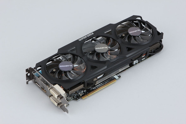 ASCII.jp：GIGABYTE製ビデオカードはチューンナップと3連ファン
