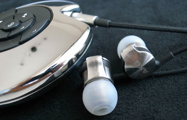 ASCII.jp：今頃買った悪夢的価格のハイエンドヘッドフォンAKG「K3003