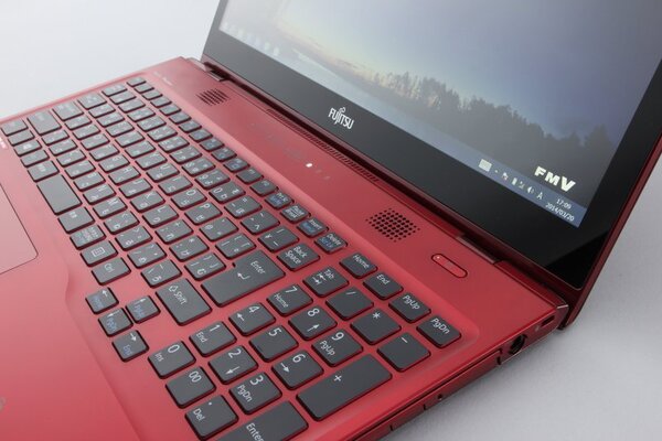 ASCII.jp：MADE IN JAPANノート「LIFEBOOK AH77/M」の美しすぎる