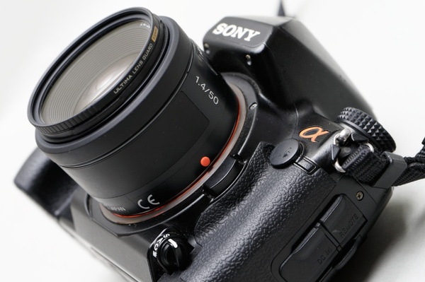 ASCII.jp：低価格かつ描写性能が優れたα用レンズ「50mm F1.4 SAL50F14