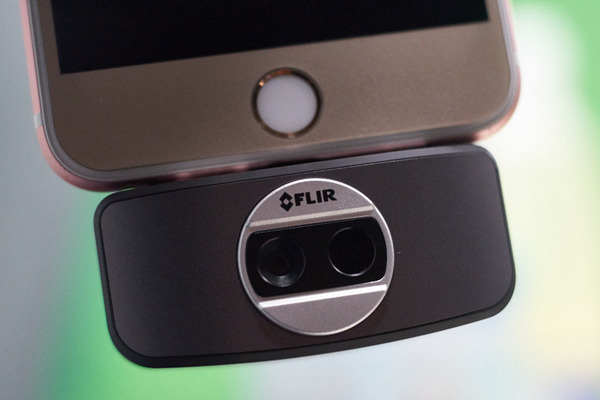 ASCII.jp：スマホで使えるサーモグラフィー「FLIR ONE」を買った!! (1/3)