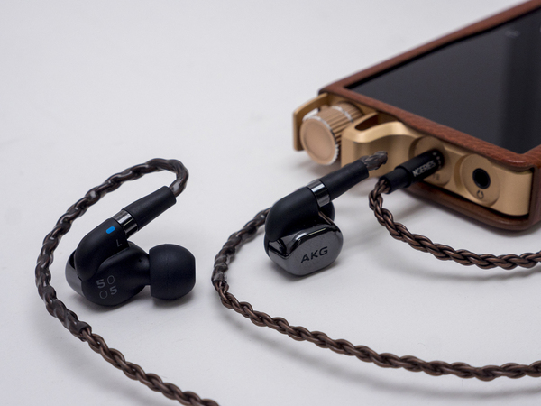 ASCII.jp：AKGが考える現代のイヤフォンシーン 「N5005」レビュー (1/4)