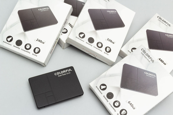 ASCII.jp：COLORFUL製SSDで古いノートパソコンを蘇らせる (1/4)