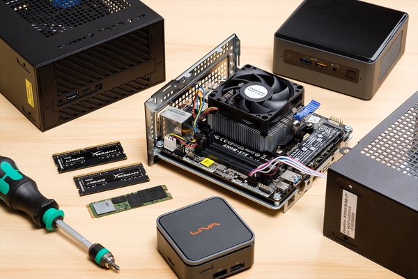 ASCII.jp：小型パソコンを自作 最短10分で組み立てられるPC (1/4)