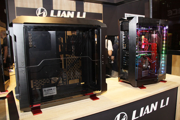 ASCII.jp：2つの使い方ができるPCケースなどギミック満載の新作を展示