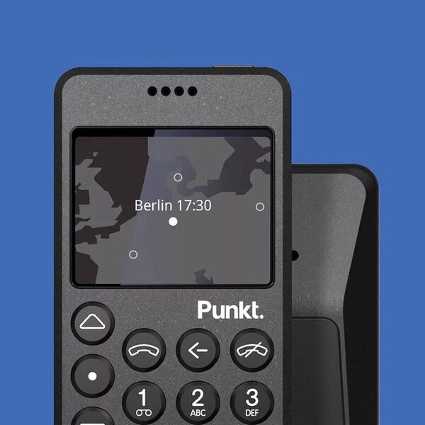 ASCII.jp：スマホ時代にあえて登場 約4.4万円の“ガラケー”Punkt.「MP02」