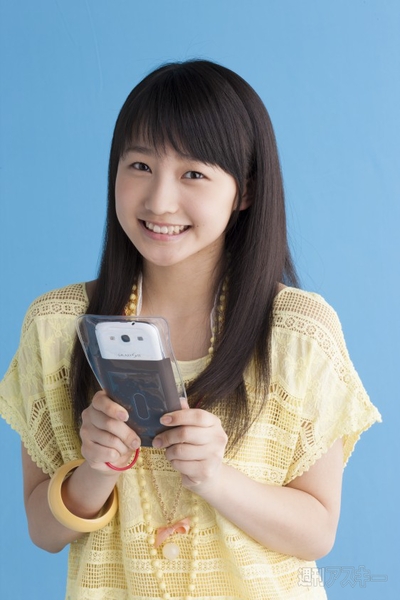 モーニング娘。の鞘師里保が、天真らんまんに表紙を飾るっ！ - 週刊