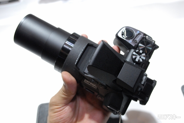 スナイパーな『SP-100EE』オリンパスのデジカメがカッコE～：CP+2014