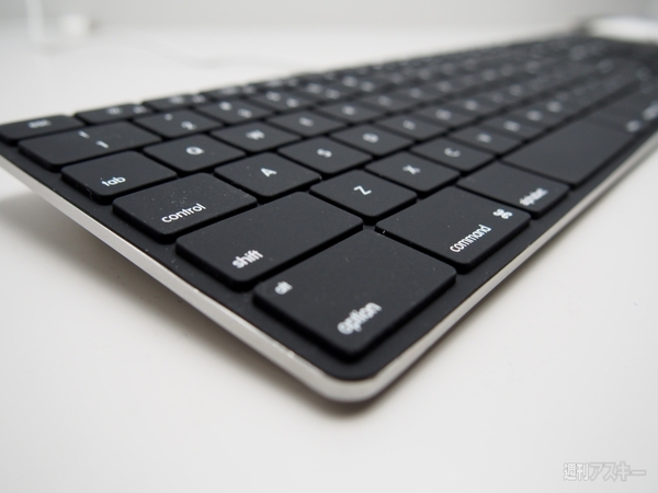 Apple純正のキーボードやマウスがブラックモデルに大変身！｜Mac