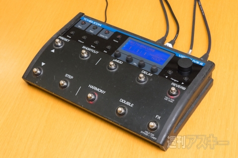 誰でもT.REXやQUEENに？『TC-Helicon VoiceLive 2』ROLLY×週アス Vol