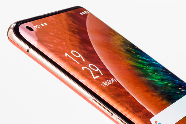 ASCII.jp：auから登場のOPPO最新ハイエンド機「Find X2 Pro」の実機
