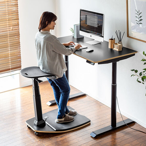ASCII.jp：スタンディングデスクや上下昇降デスクに適した座面が高めの