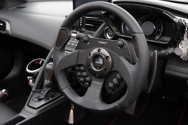 ASCII.jp：クルマのハンドルをレーシングカーっぽくできるステアリング