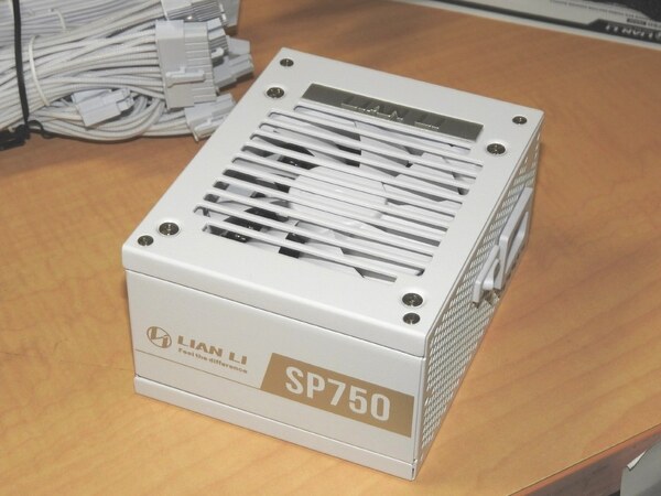 ASCII.jp：白色のSFX電源ユニットがLian Liから登場