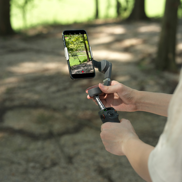 ASCII.jp：DJI、持ち運び簡単でクイック起動できるスマホ