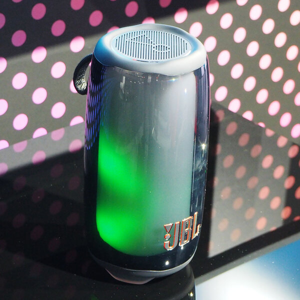 ASCII.jp：JBL、たくさんで光るスピーカー「PULSE 5」を新世代に