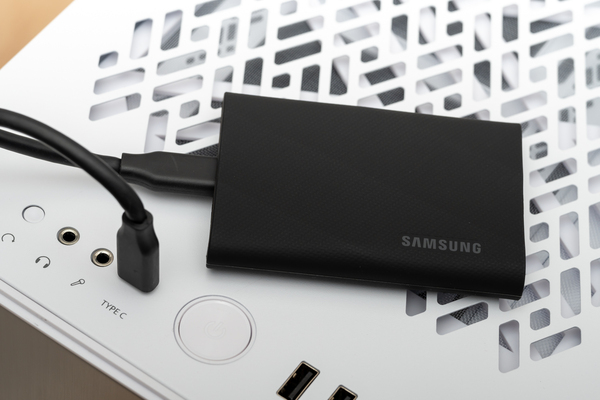 ASCII.jp：最大転送速度2000MB/s！ 約1.8倍速くなったSamsungの外付け