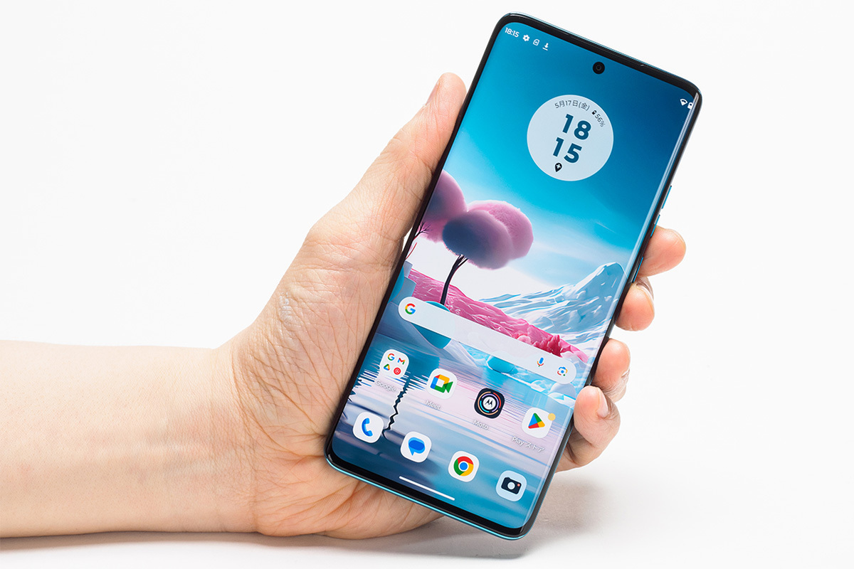 ASCII.jp：モトローラの新ミドル機は控えめ価格なのに、FeliCa＆防水