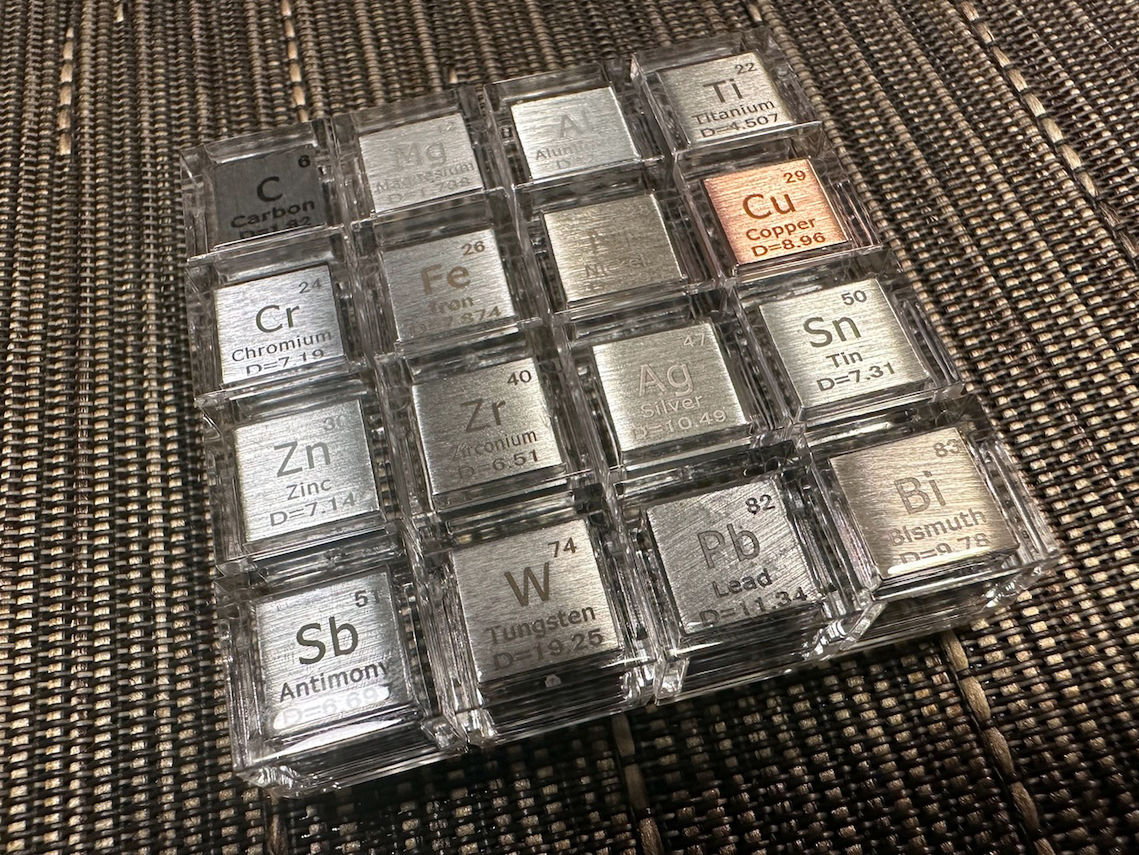 本物の元素を1cm角キューブにした”標本セット”を買いました - 週刊アスキー