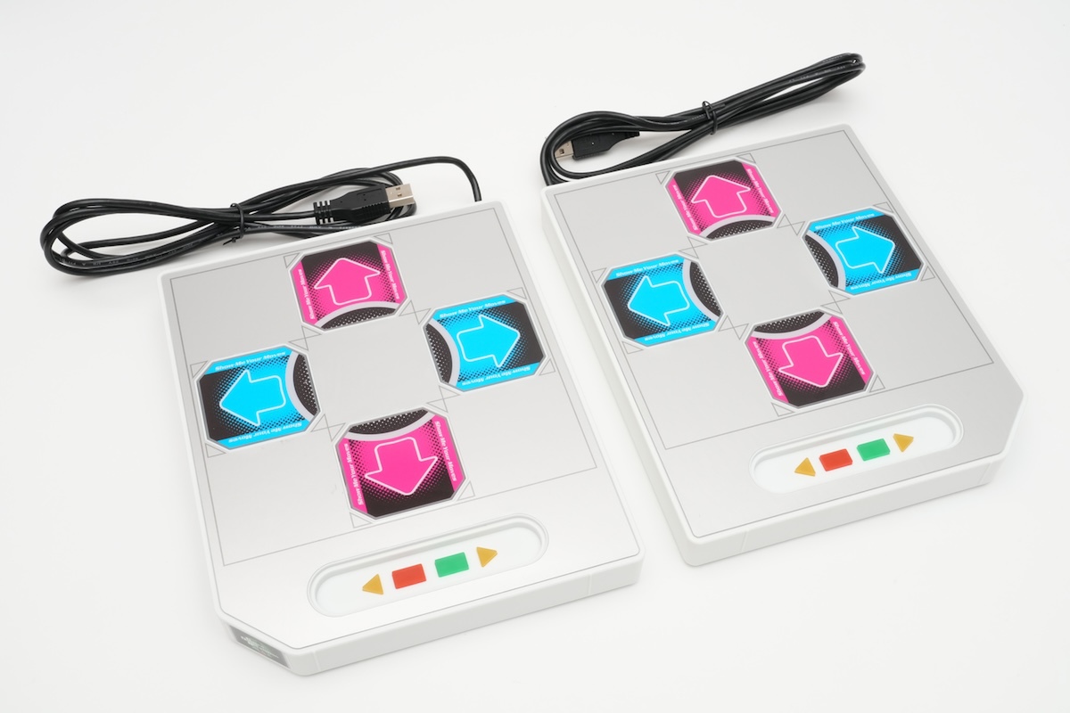 机上に降臨するDDR「ダンスダンスレボリューション Classic Mini」が