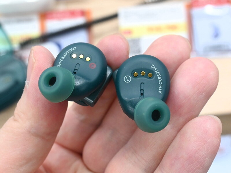 くっつけて電源オフにできる！ オーテクの最新イヤホン「ATH-CKS50TW2