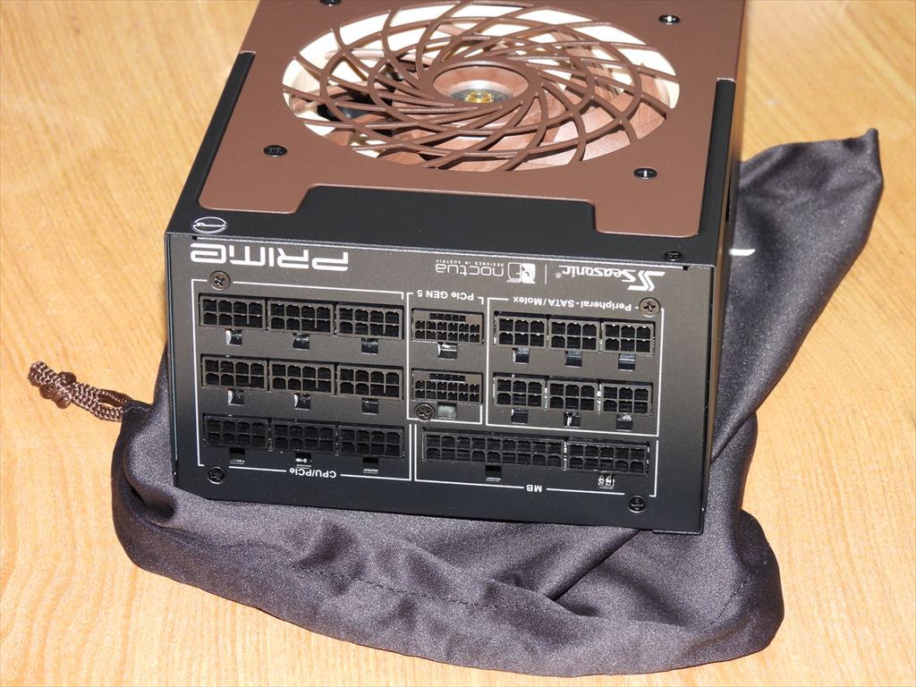 話題を生んだ人気メーカー同士のコラボ電源ユニット 1600Wのハイエンド