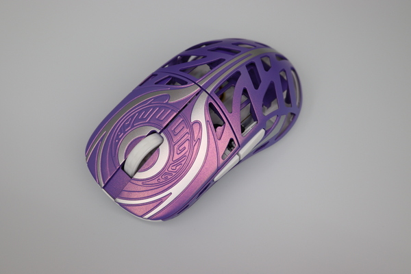 ASCII.jp：軽さを追求した45gのゲーミングマウス！ つかみ持ちゲーマー