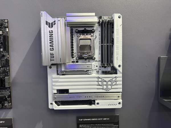 ASCII.jp：まるでケーブルレスなスマート自作PC、ASUSが提案する次世代