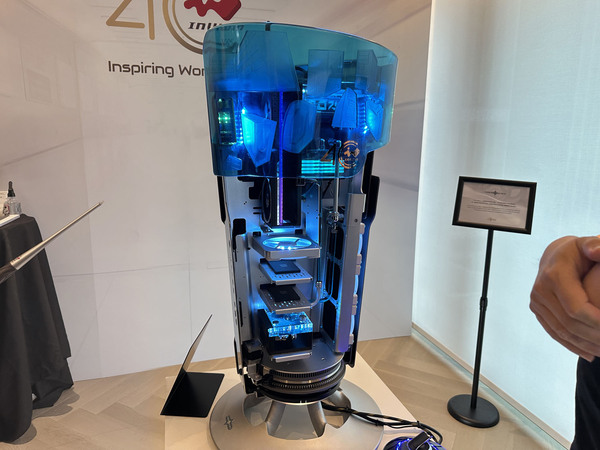 ASCII.jp：魔法の杖で開くPCケースだと？ In Winの40周年記念モデルが