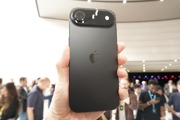 ASCII.jp：触って納得の薄さ約5.6mm！ iPhone Airは軽快さと高級感を