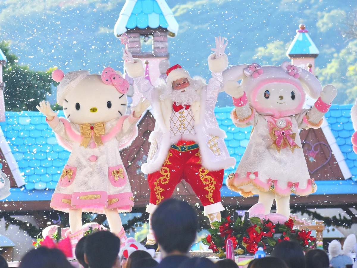 ホワイトコーデのハローキティたちが可愛すぎ♡「HARMONYLAND