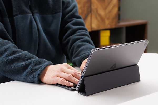 ASCII.jp：キーボード込みでも900g切り！ 出先での“ちょい作業”にも