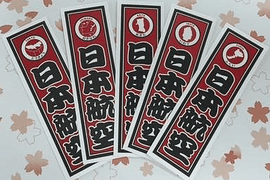 JAL、CAからプレゼントされる都道府県「千社札シール」の47都道府県