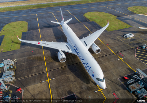 JAL、A350 15号機のドローン写真公開。ワンワールド塗装で17日羽田到着