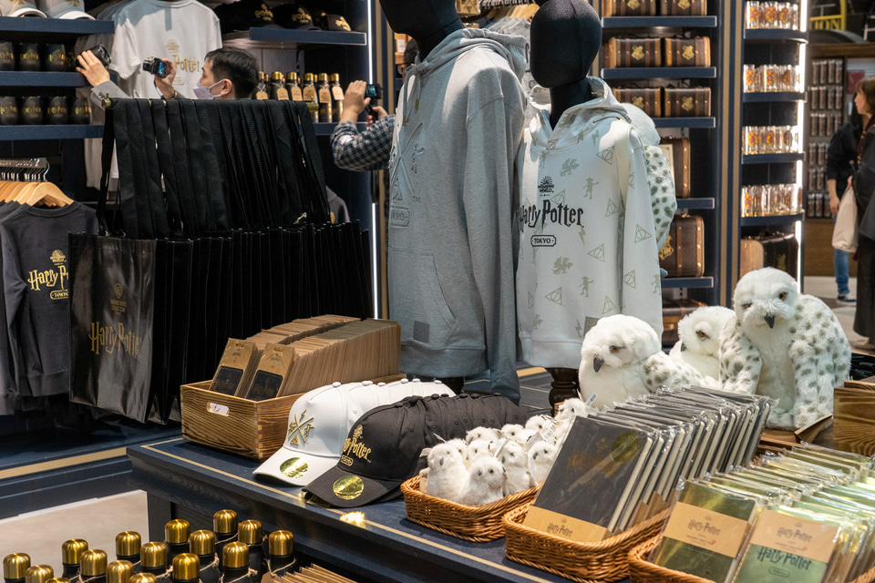 杖もローブも、世界最大のハリー・ポッターショップで魔法にかかった