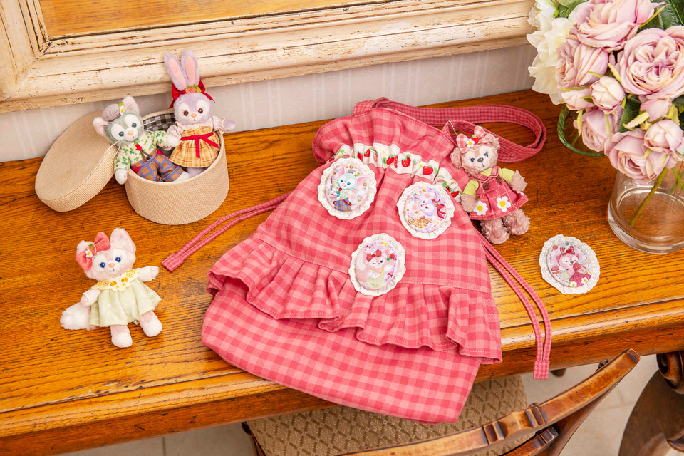 ダッフィー＆フレンズといつでも一緒！ いちごを飾った「ぬいぐるみ