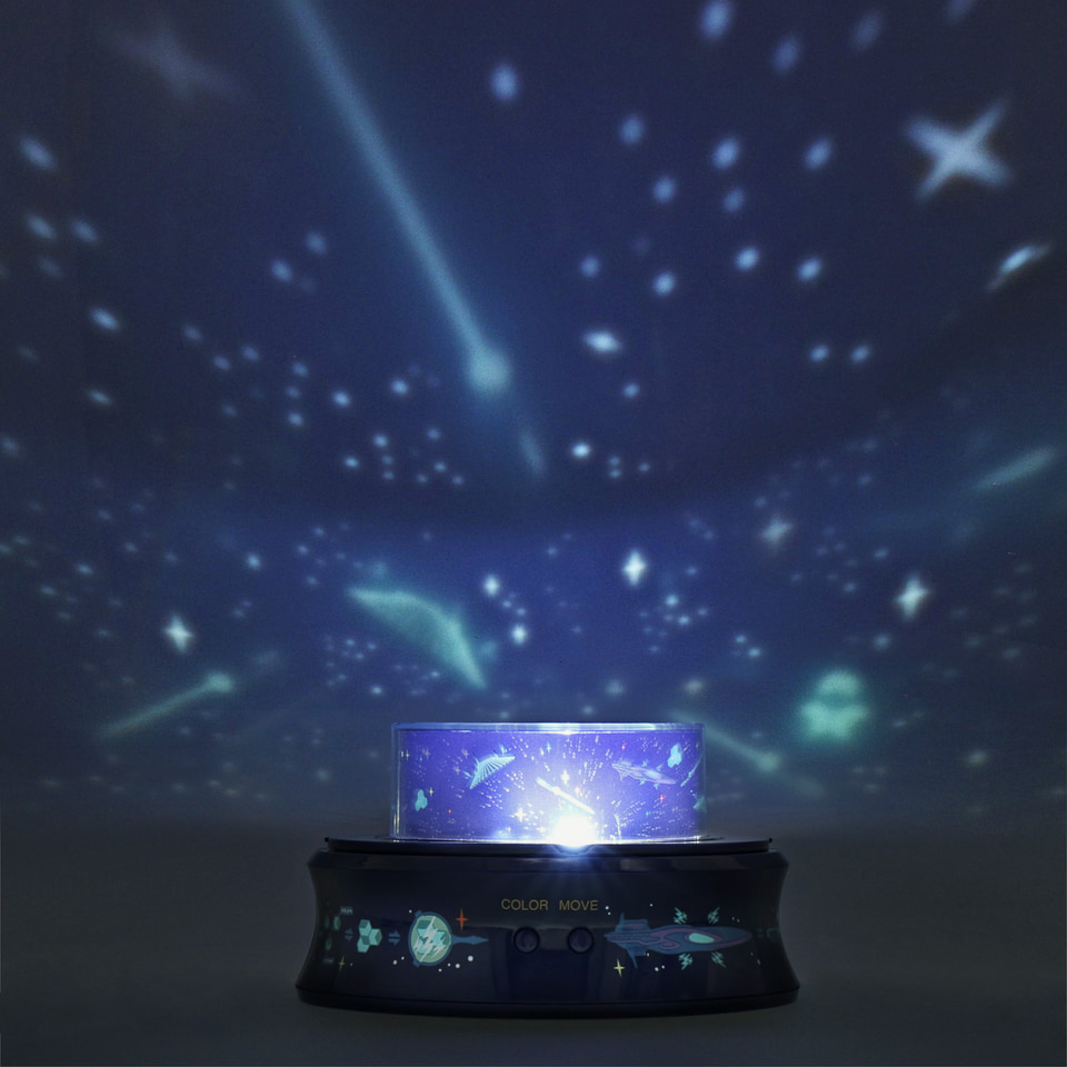 ミッキーが乗れるクッションも！ 「スペース・マウンテン」の新グッズ