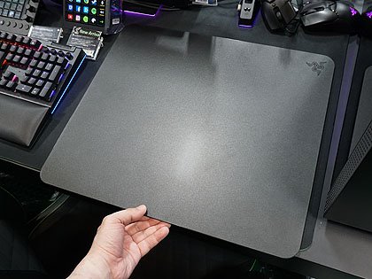 Razer初の強化ガラスゲーミングマウスパッド「ATLAS」が26日発売