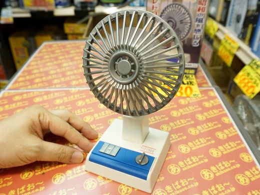 昭和レトロなデザインのバッテリー内蔵卓上扇風機 - AKIBA PC Hotline!